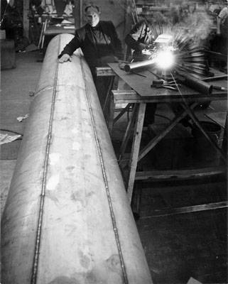 File:Bufano in his workshop 1962 AAC-9210.jpg
