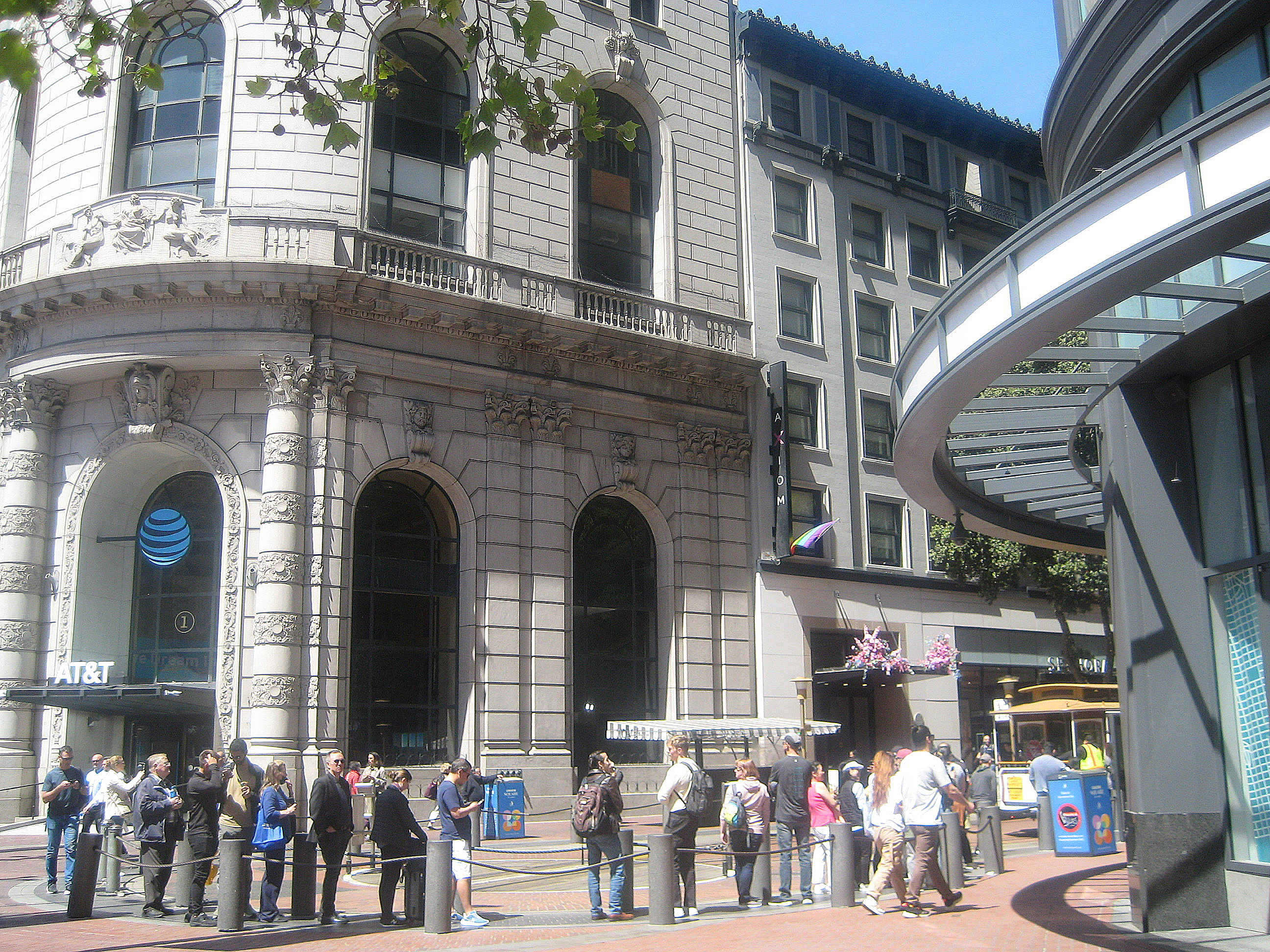 Powell and Market Cable Car Turnaround.2023.sharpened twice.jpg