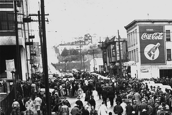 20th-Street-viaduct-and-Potrero-Hill-1945-w-strikers-in-foreground.jpg